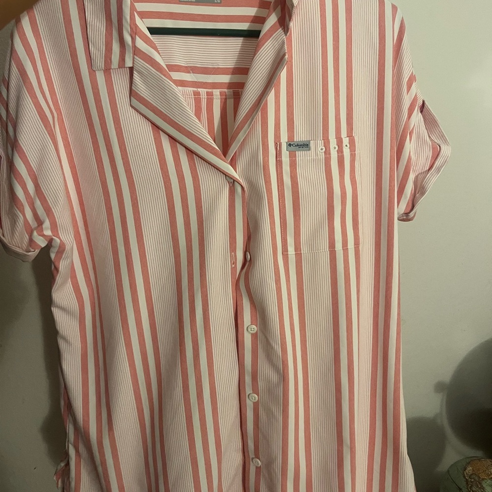 🌺 Columbia Women’s Short Sleeve Button-Up Shirt – Size L 🌺